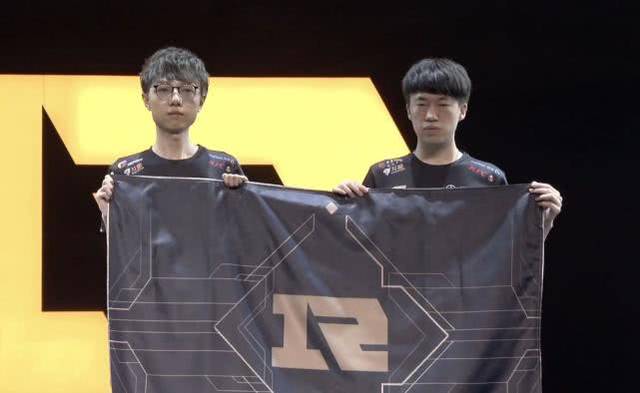 与此同时 与此同时